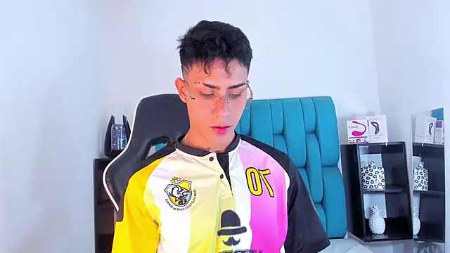 Snapshot of AlanNaughty chatting on 01.29.25 AlanNaughty online show from 01.29.25