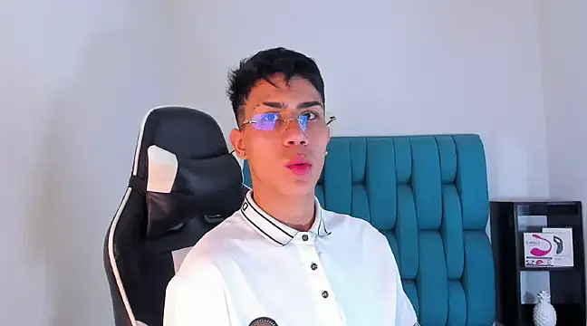 Snapshot of AlanNaughty chatting on 02.02.25 AlanNaughty online show from 02.02.25