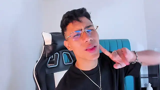 Snapshot of AlanNaughty chatting on 02.06.25 AlanNaughty online show from 02.06.25