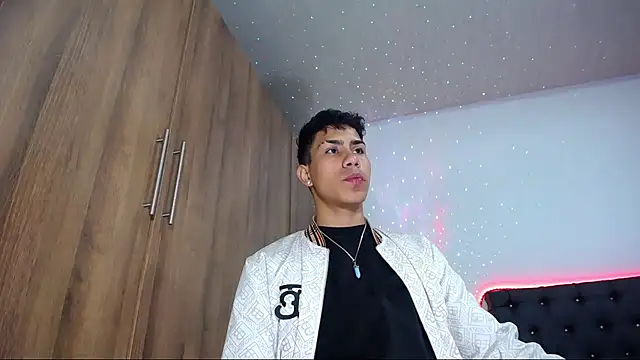 Snapshot of AlanNaughty chatting on 02.18.25 AlanNaughty online show from 02.18.25