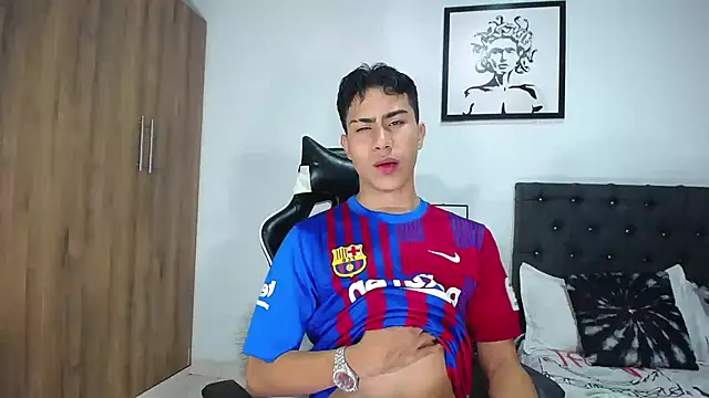 Snapshot of AlanNaughty chatting on 10.16.25 AlanNaughty online show from 10.16.25