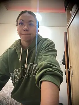 Snapshot of carolgaita chatting on 01.18.26 carolgaita online show from 01.18.26