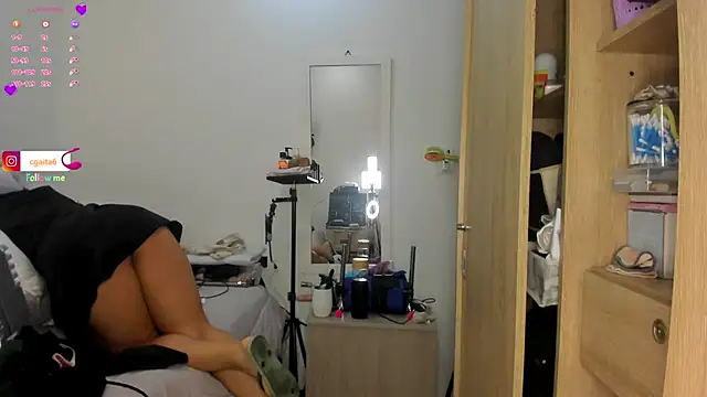 Snapshot of carolgaita chatting on 02.19.26 carolgaita online show from 02.19.26