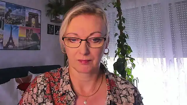 vanessa chat online show from 09.22.25