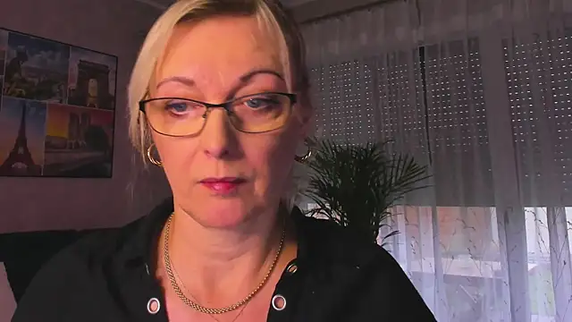 vanessa chat online show from 10.27.25