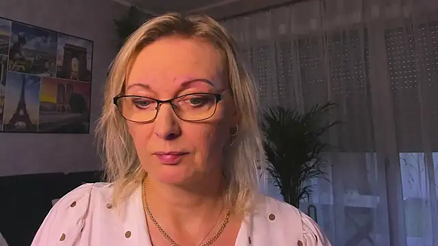 vanessa chat online show from 11.18.25