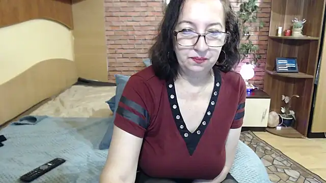 EvelyneFlirtyMilf online show from 03.02.26