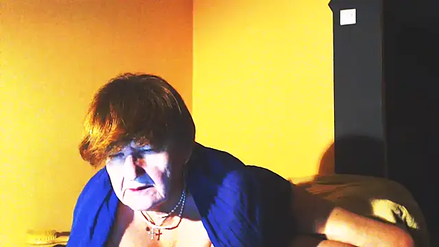 Snapshot of MioritaHard chatting on 02.10.25 MioritaHard online show from 02.10.25