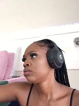 LuciousLips96 online show from 11.10.25