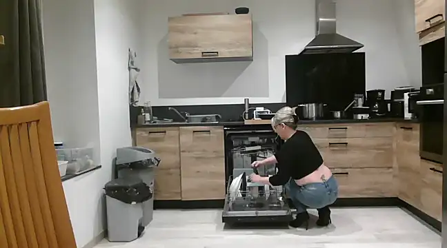 Snapshot of lilie69 chatting on 02.13.25 lilie69 online show from 02.13.25