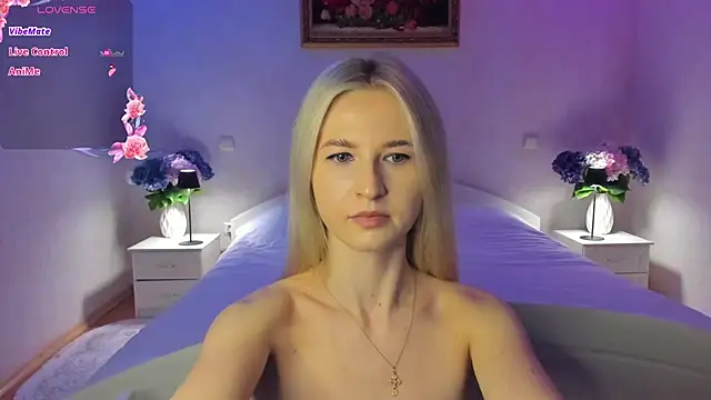 Snapshot of AnnaCarrera chatting on 04.30.26 AnnaCarrera online show from 04.30.26