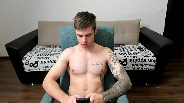 Snapshot of maks_wolfis chatting on 12.13.24 maks wolfis online show from 12.13.24