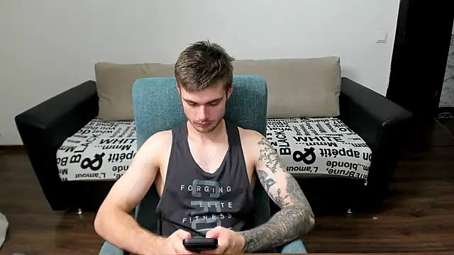 Snapshot of maks_wolfis chatting on 12.19.24 maks wolfis online show from 12.19.24