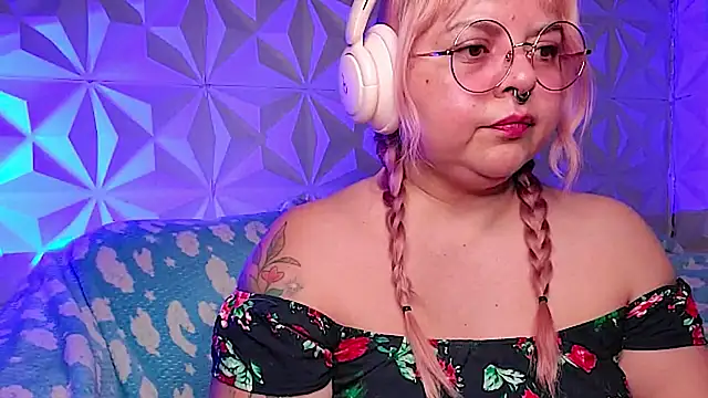 Snapshot of Satyn_doll chatting on 04.19.26 Satyn doll online show from 04.19.26