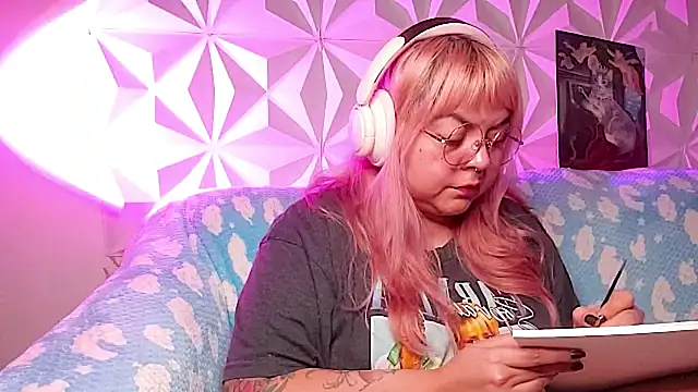 Snapshot of Satyn_doll chatting on 04.21.26 Satyn doll online show from 04.21.26