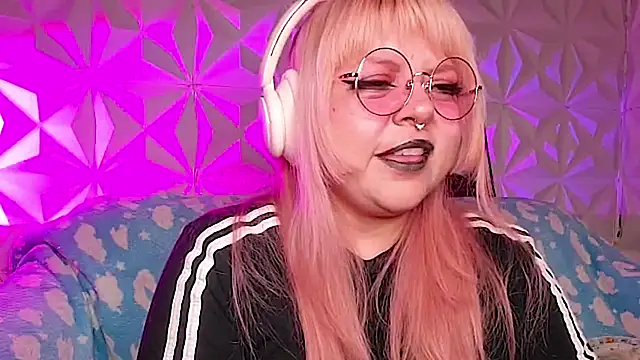 Snapshot of Satyn_doll chatting on 04.28.26 Satyn doll online show from 04.28.26
