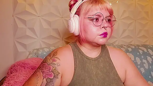 Snapshot of Satyn_doll chatting on 06.26.26 Satyn doll online show from 06.26.26