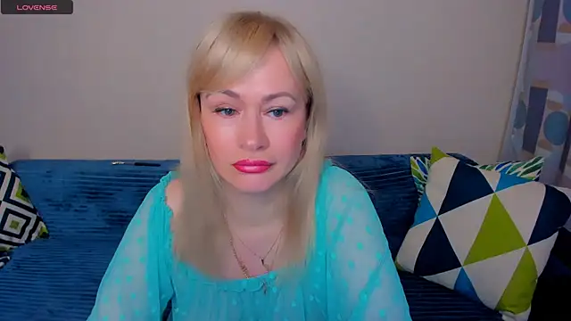 Snapshot of EllenMoore chatting on 07.02.26 EllenMoore online show from 07.02.26