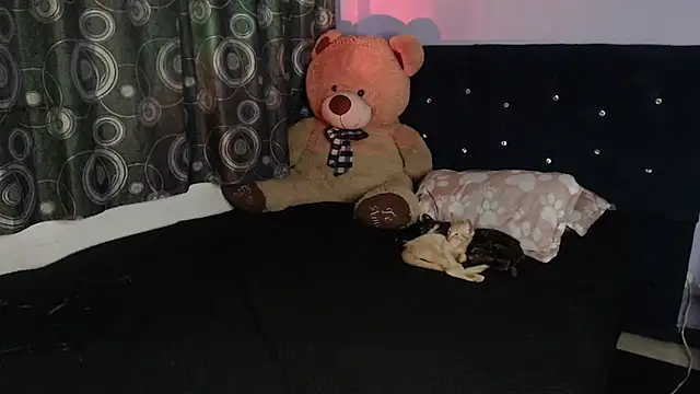 Snapshot of ANGELIQUE_KLANE chatting on 03.26.26 ANGELIQUE KLANE online show from 03.26.26