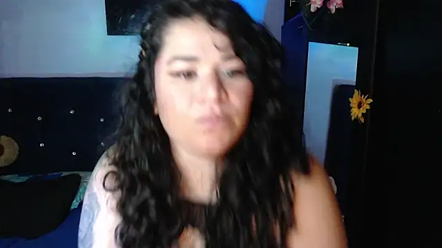 Snapshot of ANGELIQUE_KLANE chatting on 04.26.26 ANGELIQUE KLANE online show from 04.26.26