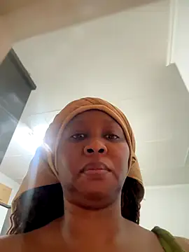 Snapshot of Bootyliciouse21X chatting on 11.30.25 Bootyliciouse21X online show from 11.30.25