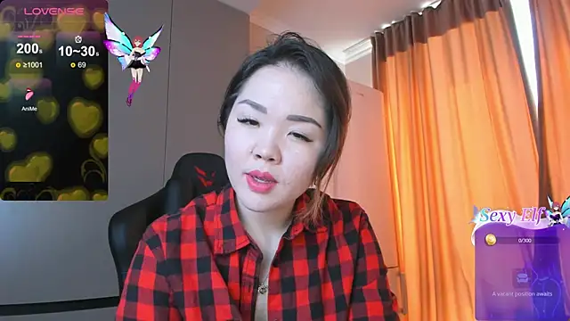 Snapshot of azure_moon2 chatting on 03.04.25 azure moon2 online show from 03.04.25