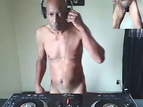 Snapshot of longdick4you8686 chatting on 06.11.26 longdick4you8686 online show from 06.11.26