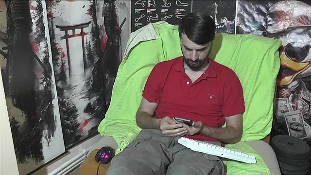 Snapshot of 00george chatting on 06.19.26 00george online show from 06.19.26