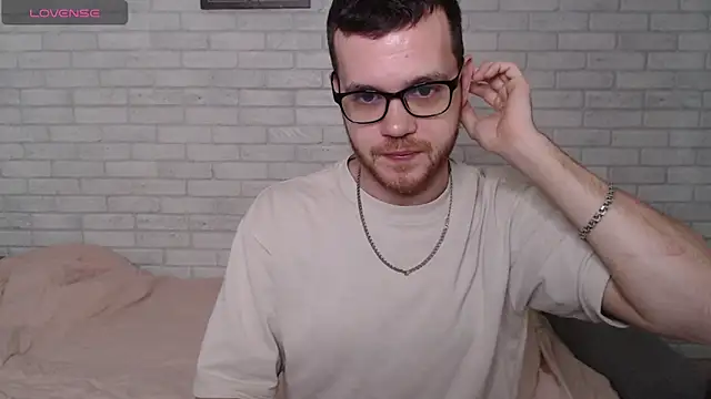 Snapshot of Alexxx_horny chatting on 06.01.26 Alexxx horny online show from 06.01.26