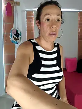 YOURSDEBORA online show from 02.15.25