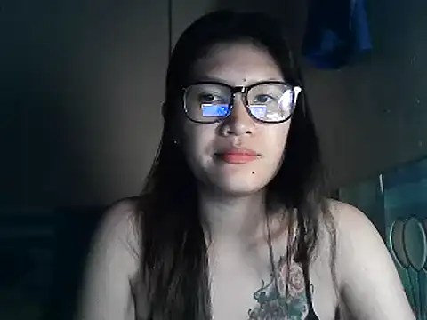 Snapshot of leamorena chatting on 12.12.24 leamorena online show from 12.12.24