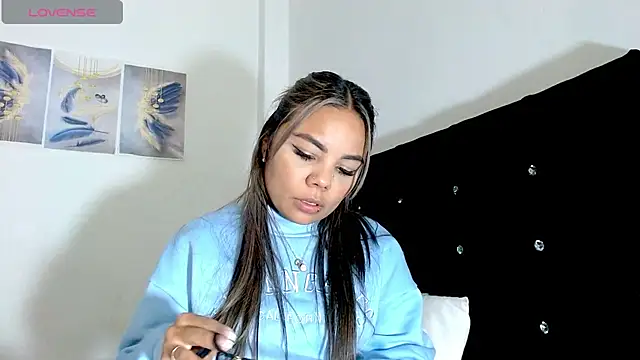 Snapshot of Kylie_loveee chatting on 03.12.26 Kylie loveee online show from 03.12.26