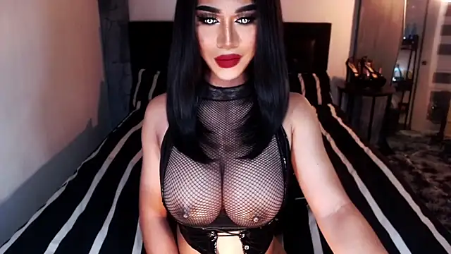 Snapshot of MassiveCockxMistress chatting on 10.18.25 MassiveCockxMistress online show from 10.18.25