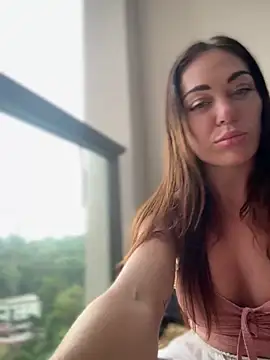 LilliThelo online show from 10.15.25