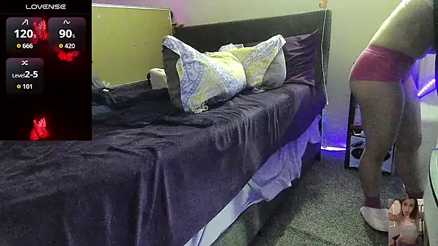 Snapshot of Blondiewithanass chatting on 04.27.26 Blondiewithanass online show from 04.27.26