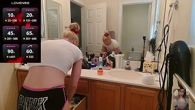 Snapshot of Blondiewithanass chatting on 05.05.26 Blondiewithanass online show from 05.05.26