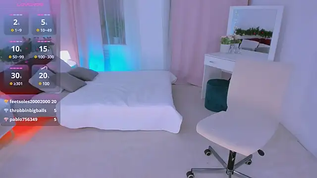 Snapshot of Laly_Peach chatting on 12.21.24 Laly Peach online show from 12.21.24