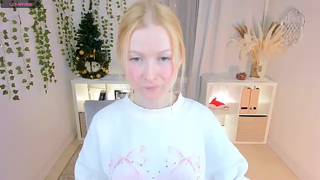 Snapshot of Laly_Peach chatting on 01.09.25 Laly Peach online show from 01.09.25