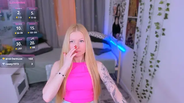 Snapshot of Laly_Peach chatting on 01.15.25 Laly Peach online show from 01.15.25