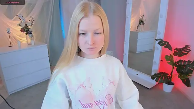 Snapshot of Laly_Peach chatting on 01.26.25 Laly Peach online show from 01.26.25