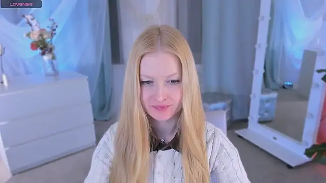 Snapshot of Laly_Peach chatting on 01.28.25 Laly Peach online show from 01.28.25