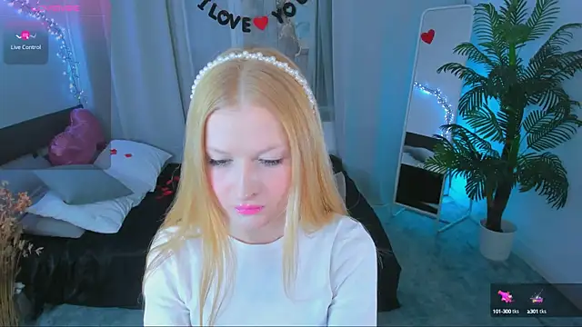 Snapshot of Laly_Peach chatting on 02.16.25 Laly Peach online show from 02.16.25