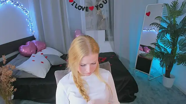 Snapshot of Laly_Peach chatting on 02.17.25 Laly Peach online show from 02.17.25