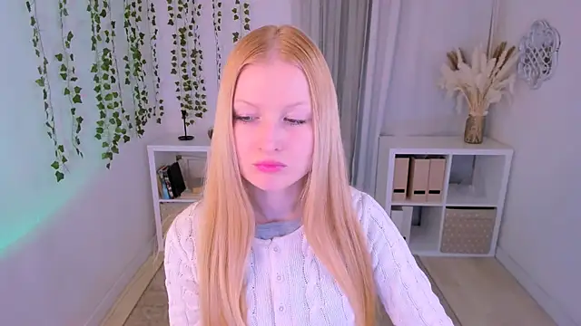 Snapshot of Laly_Peach chatting on 02.27.25 Laly Peach online show from 02.27.25