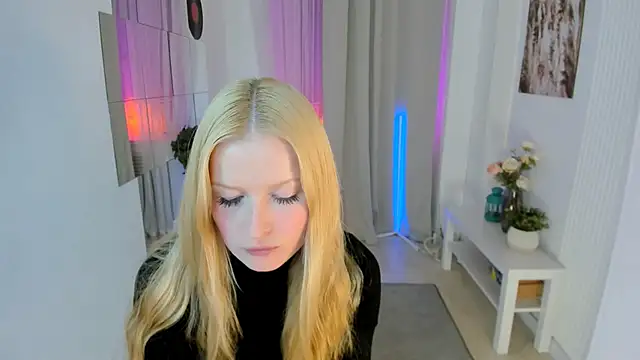 Snapshot of Laly_Peach chatting on 09.17.25 Laly Peach online show from 09.17.25