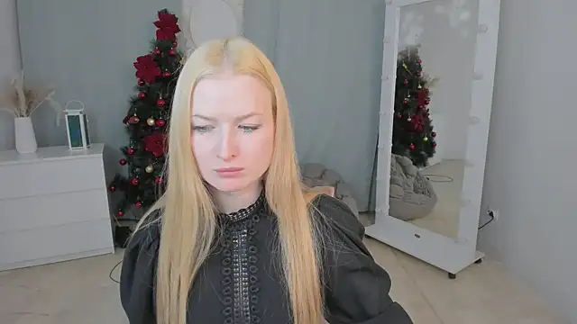 Snapshot of Laly_Peach chatting on 01.12.26 Laly Peach online show from 01.12.26