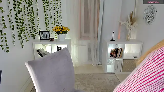 Snapshot of Laly_Peach chatting on 01.14.26 Laly Peach online show from 01.14.26