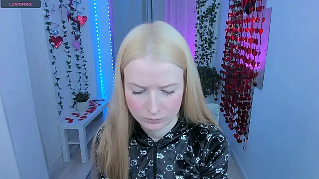 Snapshot of Laly_Peach chatting on 02.25.26 Laly Peach online show from 02.25.26