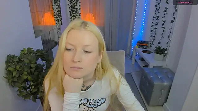 Laly Peach online show from 06.03.26