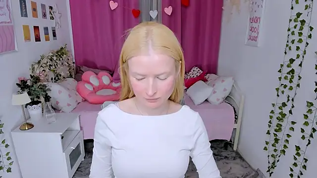 Laly Peach online show from 06.07.26